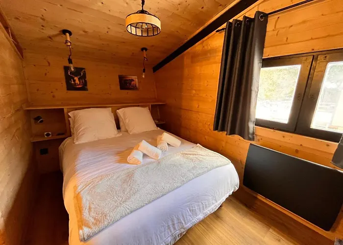 Chalet l'Epicéa T3 sous les pins avec Terrasse&Jardin à 5 min à pied des pistes P2 et commerces *